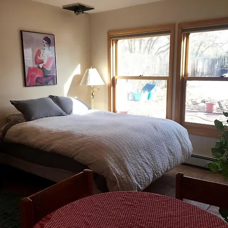 Private Studio - 15 Minute Walk To Plaza *