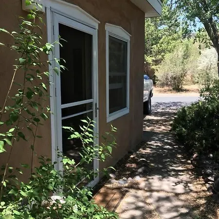 Private Studio - 15 Minute Walk To Plaza Apartment *