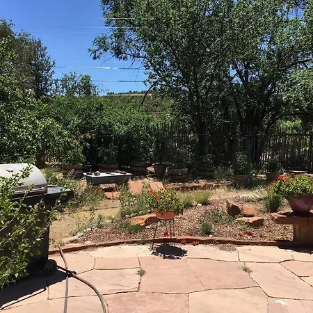 Private Studio - 15 Minute Walk To Plaza Apartment